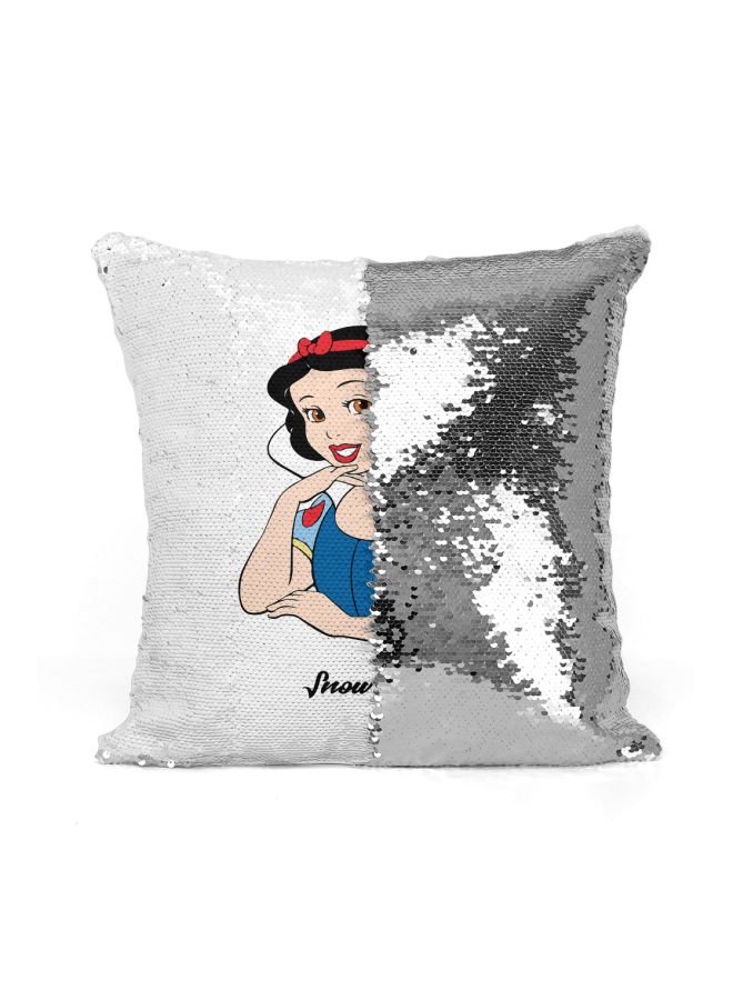 وسادة زينة مطرزة بالترتر مطبوع عليها اقتباس لسنووايت فضي/أبيض/أزرق 16x16بوصة - Image 2