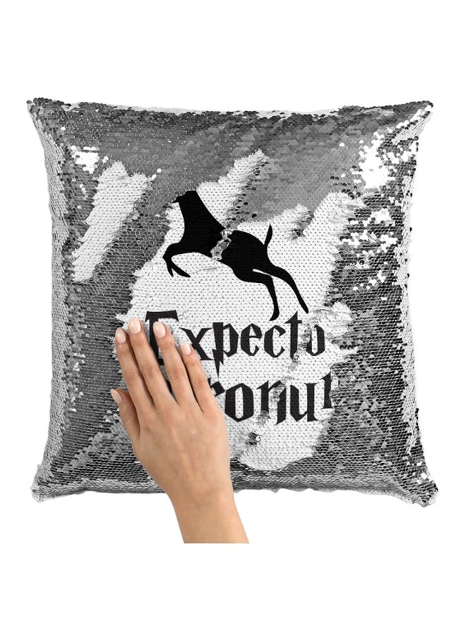 وسادة زينة مطرزة بالترتر بطبعة عبارة "Expecto Petronum" بنمط غزال أبيض/أسود/فضي 16x16بوصة - Image 3