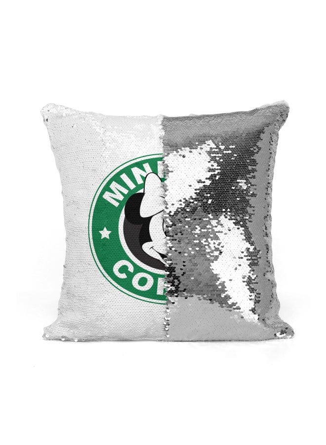 وسادة زينة مطرزة بالترتر مطبوع عليها شعار ستاربكس وعبارة "Minnie's Coffee" فضي / أبيض/أخضر 16x16بوصة - Image 2