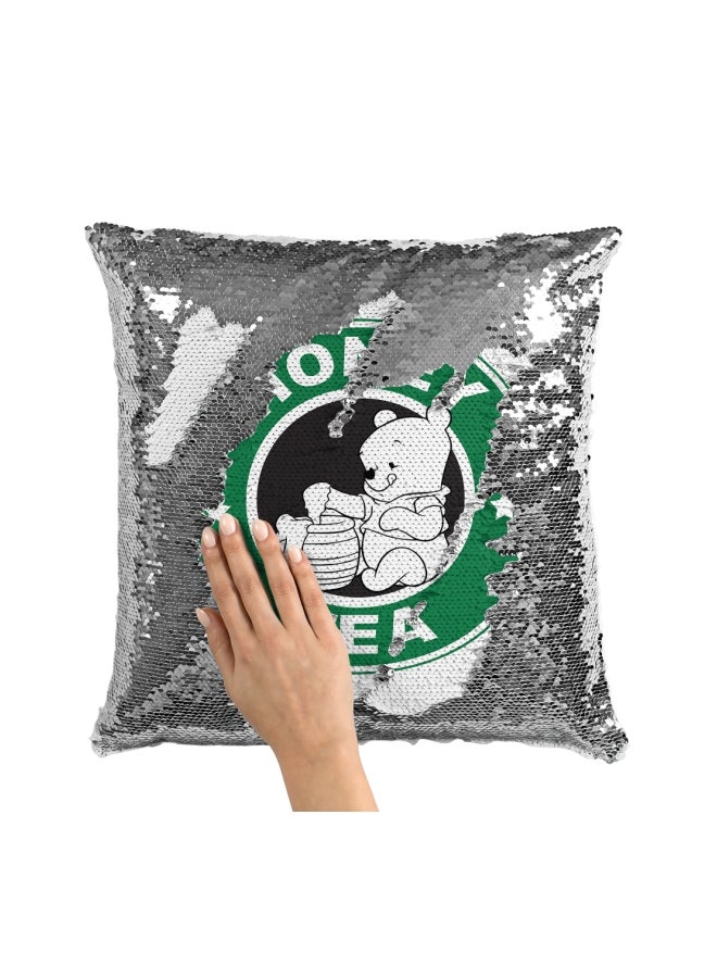 وسادة ديكور مطرزة بالترتر بطبعة تحمل شعار ستاربكس والدب بووه وHoney Tea فضي / أبيض/أخضر 16x16بوصة - Image 3