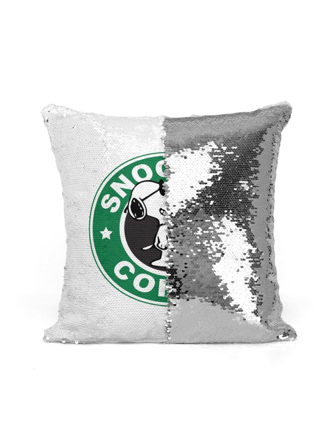 وسادة زينة مطرزة بالترتر ومطبوع عليها شعار ستاربكس وعبارة "Snoopy's Coffee" فضي / أبيض/أخضر 16x16بوصة - Image 2