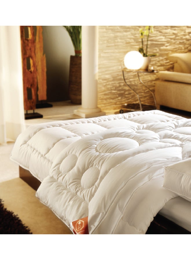 Brinkhaus - Luxury Silk Filled Duvet satin White 260x240cm - Image 1