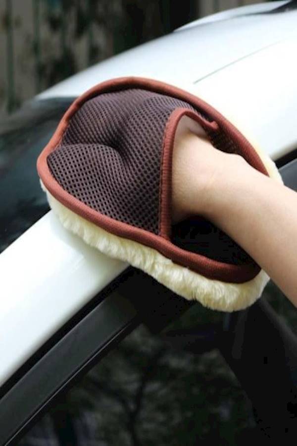Generic Car Cleaning Glove  - Image 3