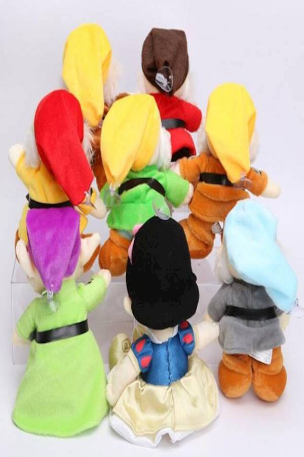 مجموعة دمى محشوة كلاسيكية بتصميم من فيلم "Snow White And The Seven Dwarfs" - Image 2