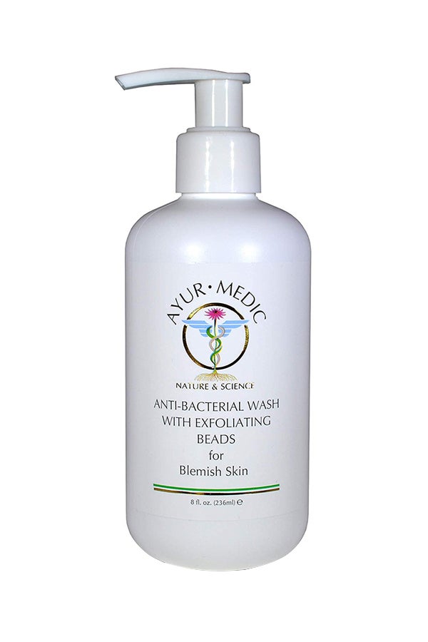 أيور- ميديك غسول مضاد للبكتيريا مع حبيبات تقشير للبشرة المعرضة للشوائب