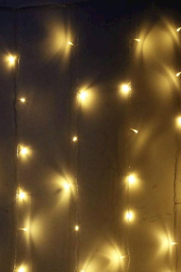 سلسلة مصابيح LED رائعة بتصميم ستارة على شكل سلاسل متدلية من رقائق الثلج بلون أبيض دافئ - Image 2