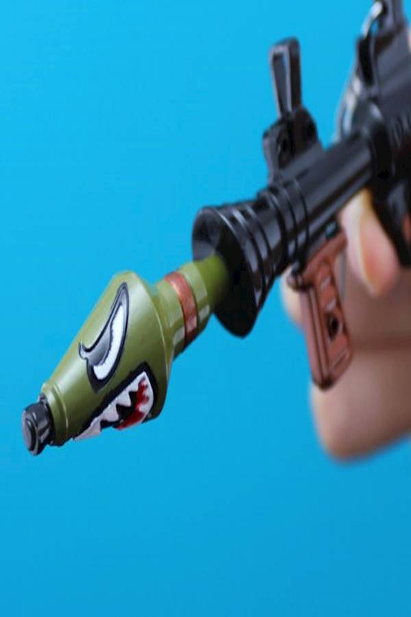 Rocket Launcher Model Keychain Black/Maroon/Green - Image 4