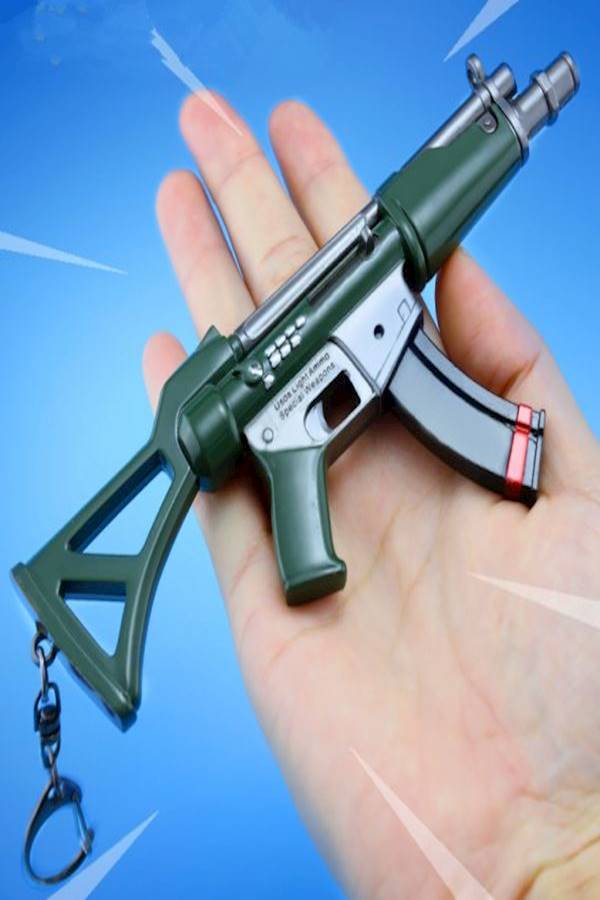 Generic - Mp5 Submachine Gun Model Keychain Green/Black/Silver - Image 1