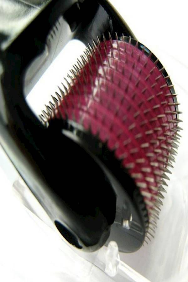 Face Massage Roller Purple/Black - Image 4