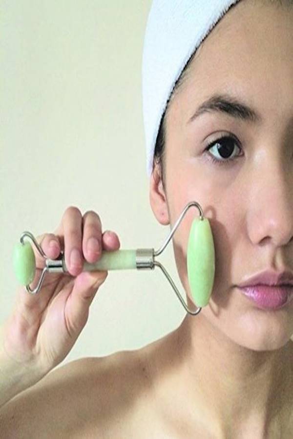 Generic - Royal Jade Roller Massager Sliing Tool Facial Face Massage From - Image 1