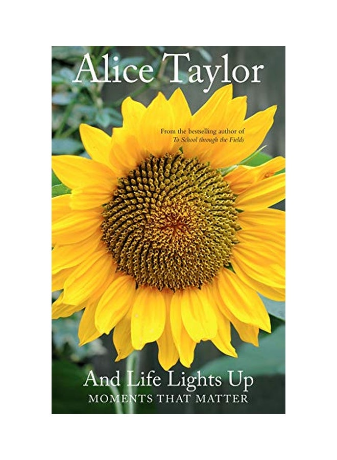 And Life Lights Up: Moments That Matter hardcover english - 12 Jan 2019 