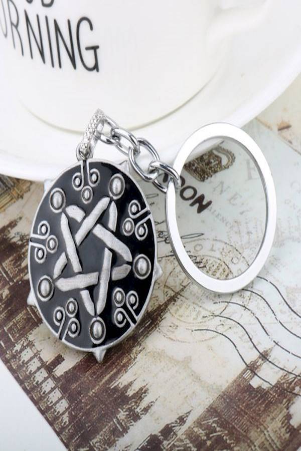 Generic - Game Witcher 3 Yennefer Medalion Pendant Keycahins - Image 1