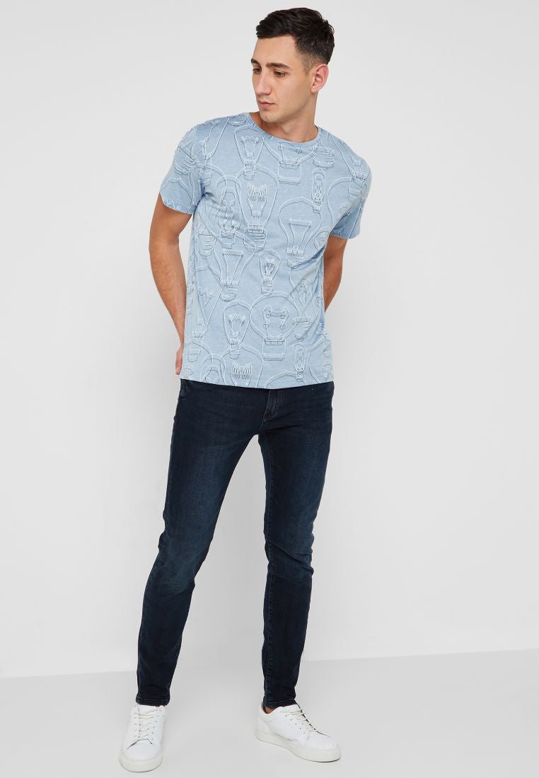 ريزرفد تيشيرت إيه أو بي بفتحة رقبة مستديرة بتصميم لمبة متعدد الألوان - Image 4