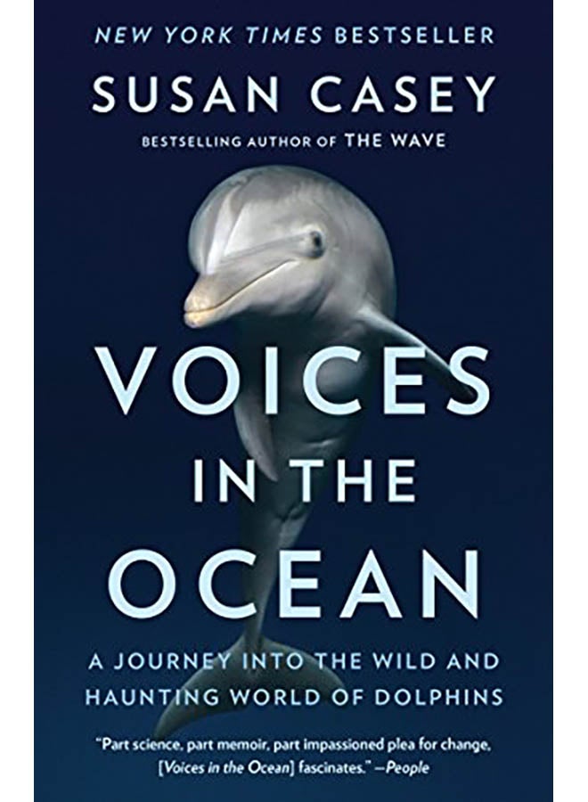 Voices in the Ocean: A Journey Into the Wild and Haunting World of Dolphins Paperback English by Susan Casey - 2016 