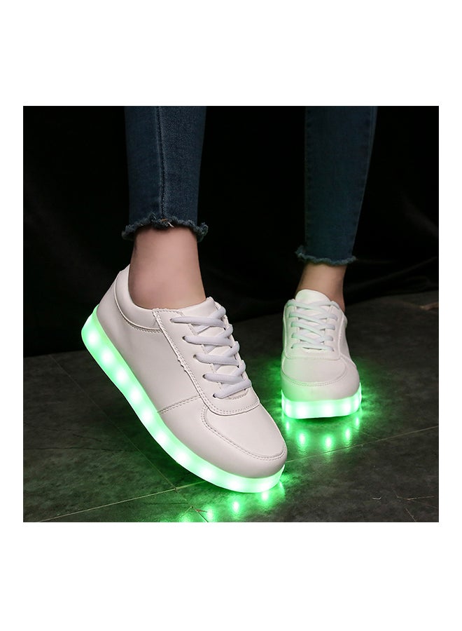 ماركة غير محددة حذاء رياضي برقبة منخفضة مزود بأضواء LED وامضة أبيض  - Image 3