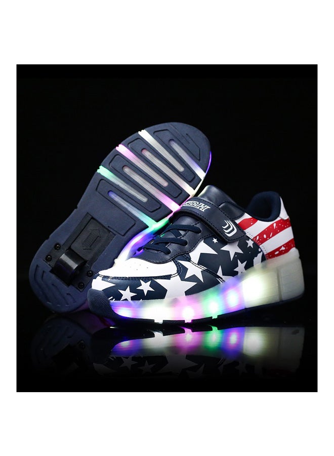 حذاء رياضي برقبة منخفضة مزود بأضواء LED وامضة وعجلات أزرق/أحمر/أبيض - Image 2