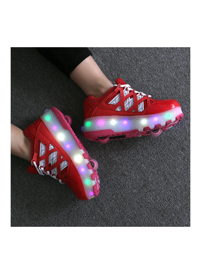 حذاء رياضي برقبة منخفضة مزود بأضواء LED وامضة وعجلات أحمر/أبيض - Image 3