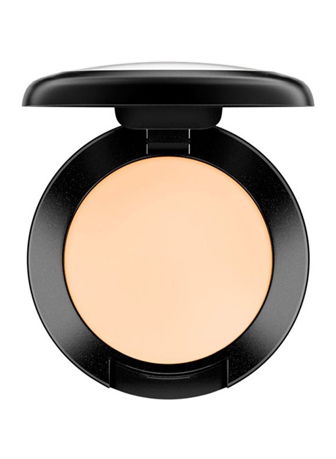 Generic Studio Finish Concealer SPF 35 NC20  - Image 1