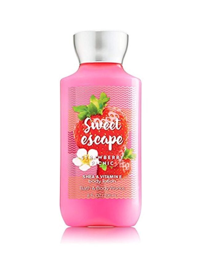 Sweet Escape Strawberry Picnic Bath And Body Set