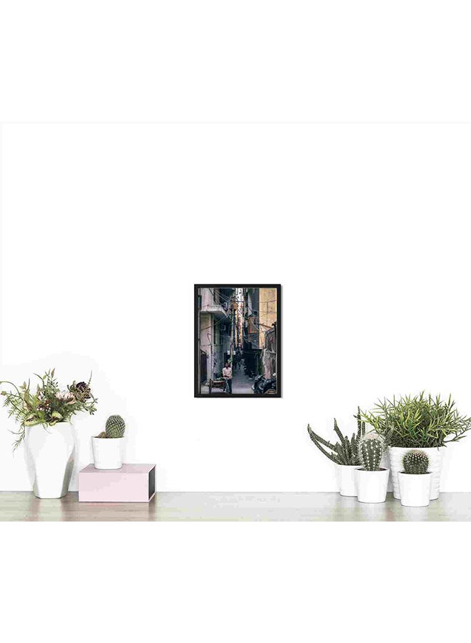 لوحة فنية لديكور الحائط برسمة رجل يقف بجوار دراجة ثلاثية العجلات متعدد الألوان 32x22x2سم - Image 4