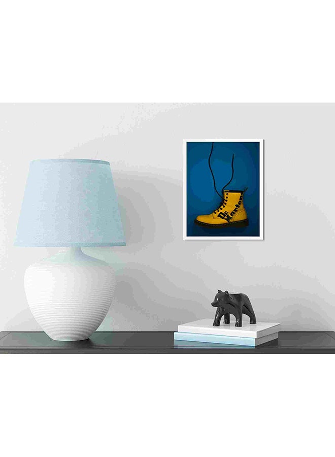 لوحة فنية لديكور الحائط برسمة فردة حذاء أصفر طويل الرقبة برباط يحمل عبارة "Dr. Martens" متعدد الألوان 32x22x2سم - Image 3
