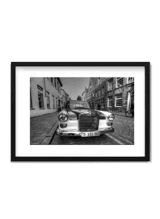 لوحة فنية لديكور الحائط بإطار لسيارة قديمة الطراز باللون الأسود والأبيض متعدد الألوان 22x32سم - Image 1