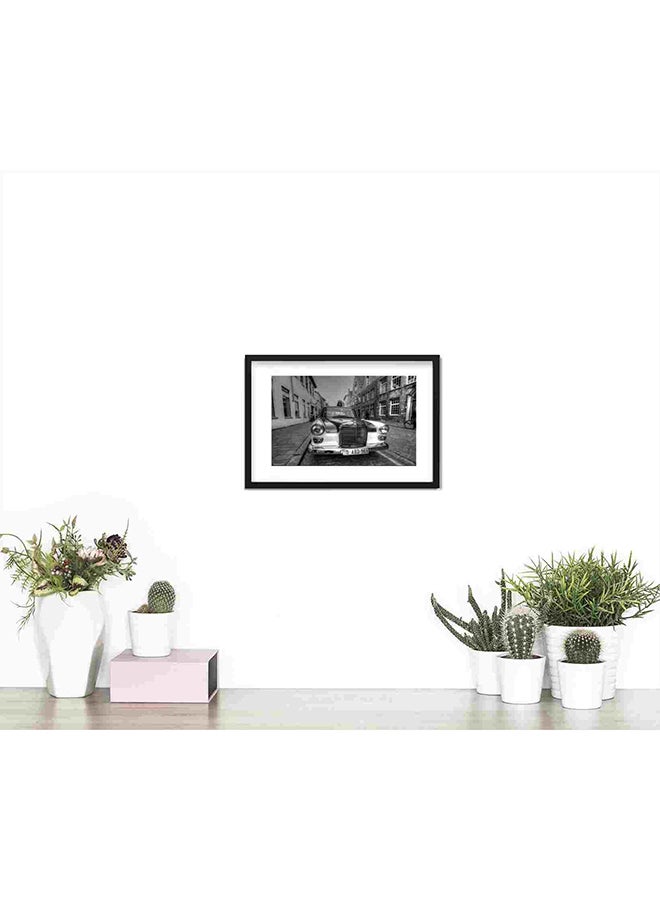 لوحة فنية لديكور الحائط بإطار لسيارة قديمة الطراز باللون الأسود والأبيض متعدد الألوان 22x32سم - Image 2
