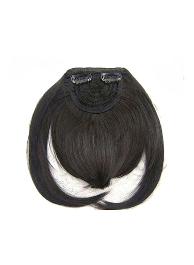 غرة أمامية تثبَّت بمشبك أسود