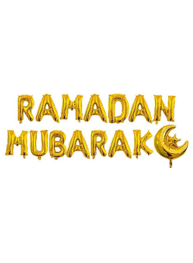 بالُون مطبوع عليه عبارة "Ramadan Mubarak"