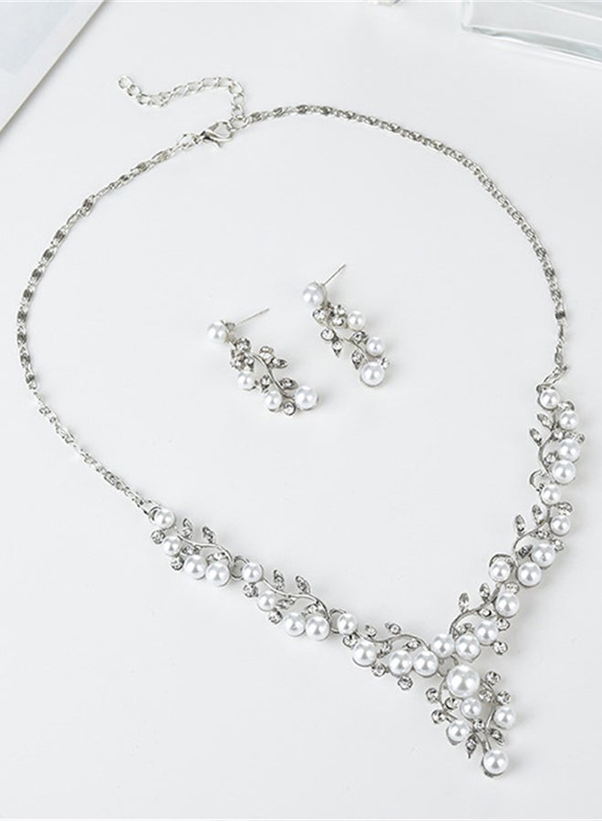 شاربدو طقم أقراط وقلادة باللؤلؤ وحجر الراين يتميز بالأناقة للعروس - Image 2