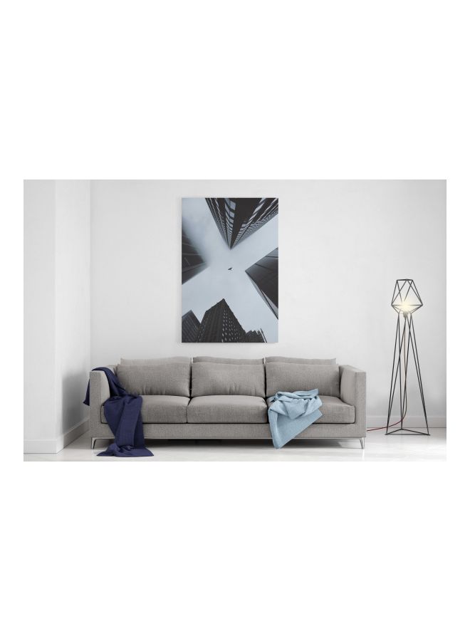 لوحة فنية من قماش الكانفاس بإطار بطبعة منظر بناء في المدينة من الأسفل إلى الأعلى أبيض/رمادي 60x80Ø³Ù†ØªÙŠÙ…ØªØ± - Image 4