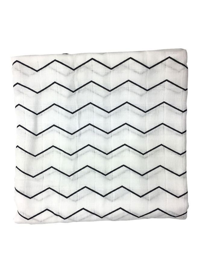 بطانية بطبعة هندسية أبيض/ أسود 35x5x30سم 