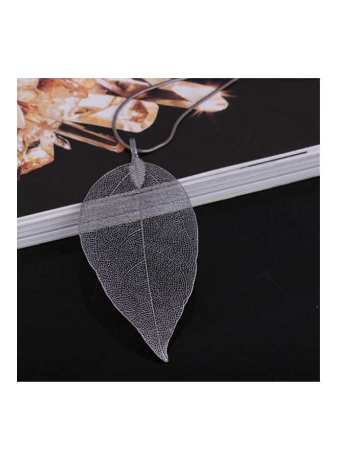 Leaf Desing Pendant Necklace - Image 2