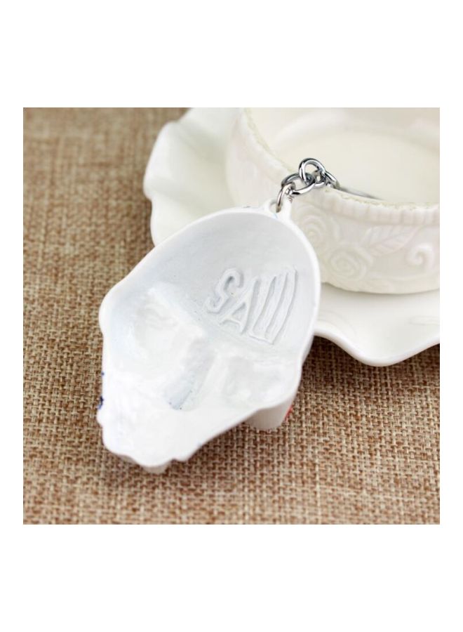 جو باي سلسة مفاتيح بتصميم القناع من فيلم SAW أبيض/أحمر/أسود - Image 2