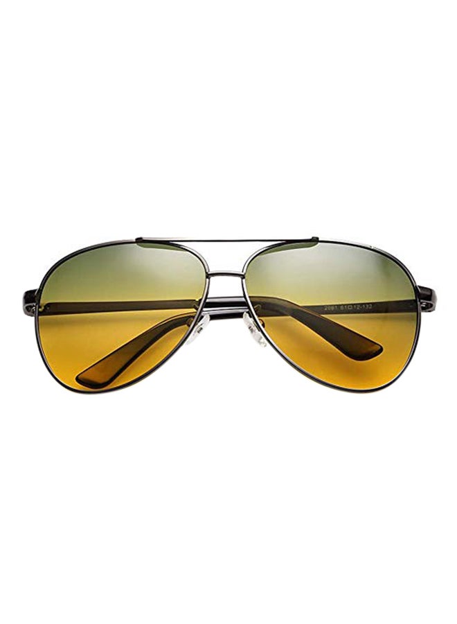 نظارات شمسية بإطار مستقطب من Wayfarer - Image 1