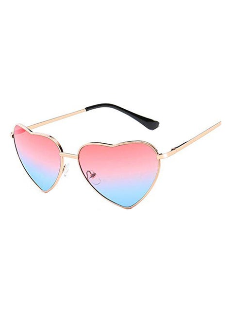 نظارة شمسية على شكل قلب وبتصميم عصري للنساء