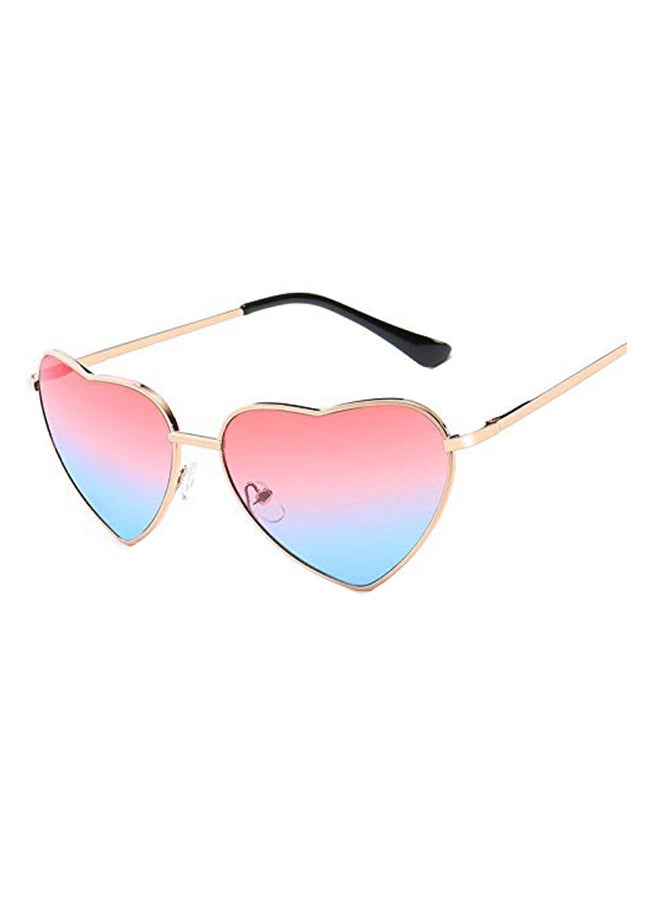 نظارة شمسية على شكل قلب وبتصميم عصري للنساء