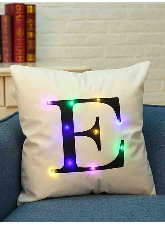 غطاء وسادة بتصميم مبتكر وبسيط مزين بطبعة تحمل حرفاً ومزود بإضاءة LED متعدد الألوان 45x45سم