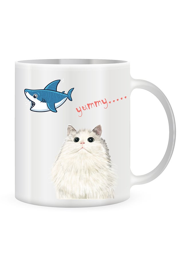 جفتكس مج قهوة مصنوع من السيراميك مطبوع عليه رسمة قطة مرحة أبيض/ أسود