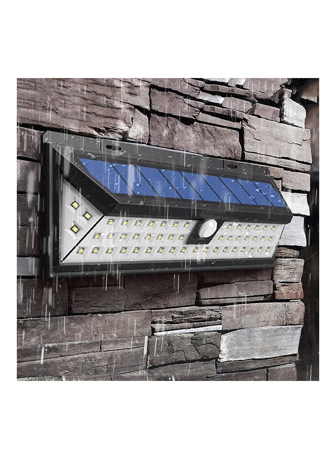 ماركة غير محددة مصباح LED يعمل بالطاقة الشمسية مضاد للماء بمعيار Ip65 وبجهاز استشعار بيروكهربائي للحركة أسود 32  x  12  x  6سم  - Image 2