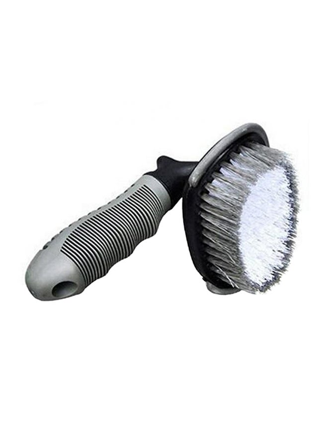 فرشاة لتنظيف الإطارات