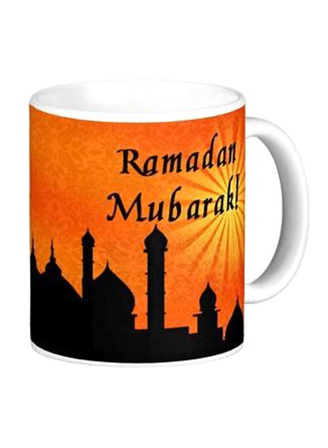 مج قهوة بطبعة عبارة "Ramadan Mubarak" الأبيض/ البرتقالي/ الأسود - Image 3