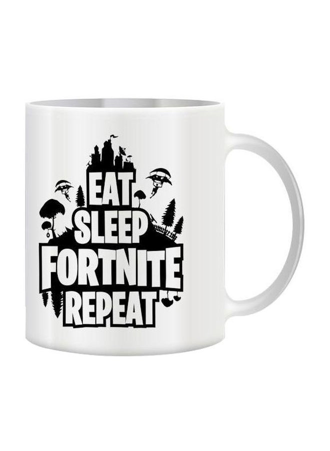 فاست برينت كوب من الخزف مطبوع بعبارة «Eat Sleep Fortnite Repeat» أبيض/ أسود