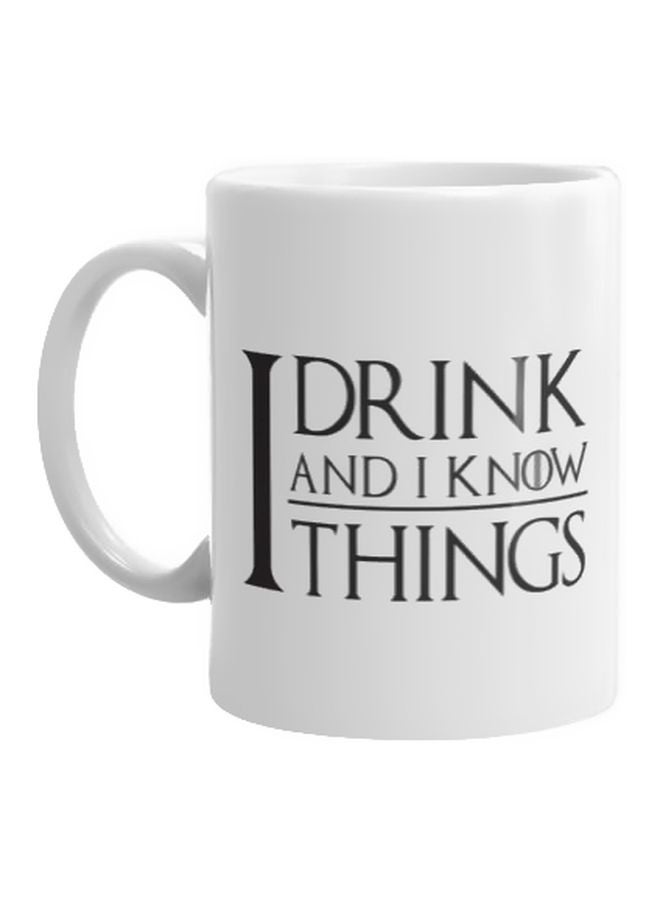 مج مزين بطبعة عبارة 'I Drink And I Know Things' أبيض/ أسود