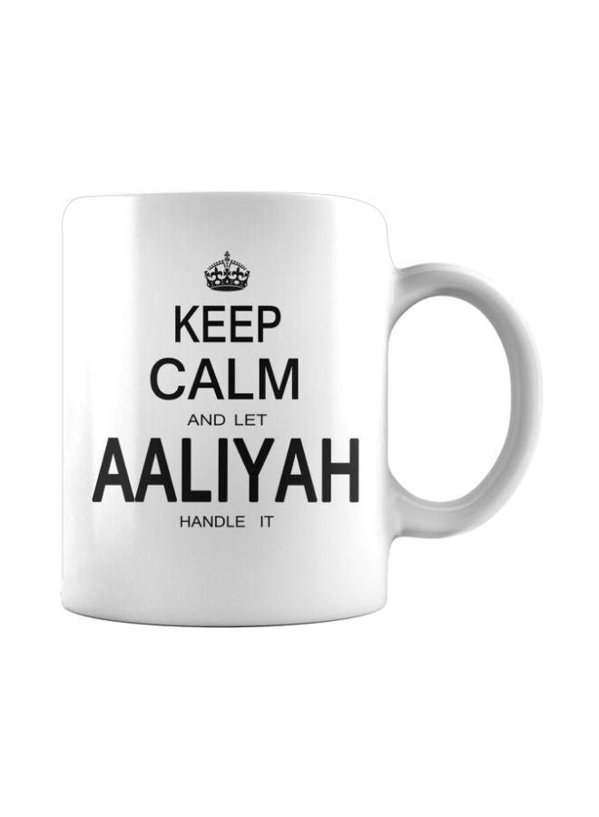 مج مزين بنمط مطبوع باسم "Aaliyah" أبيض/ أسود
