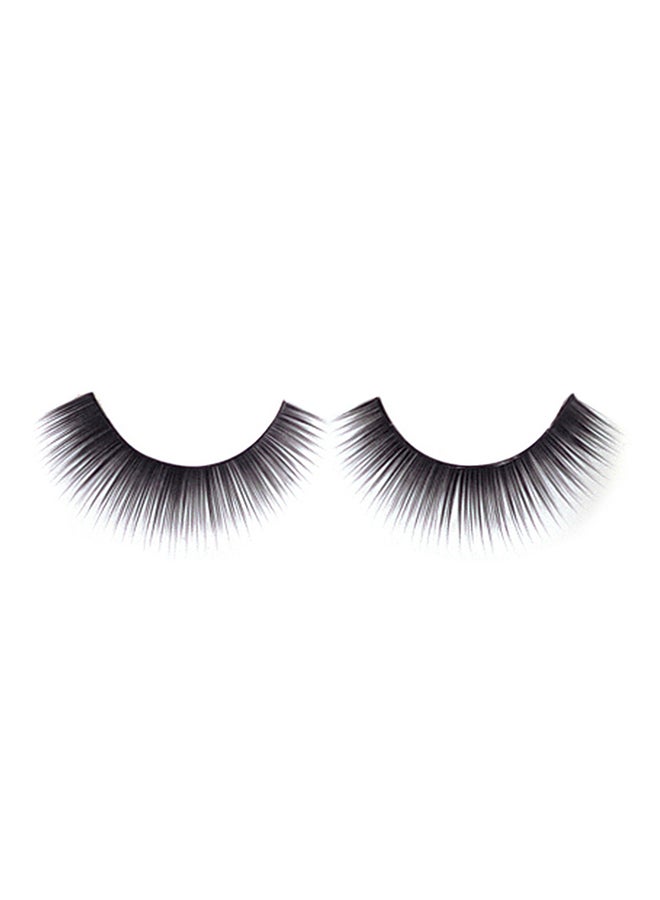 Styling Eyelashes Black