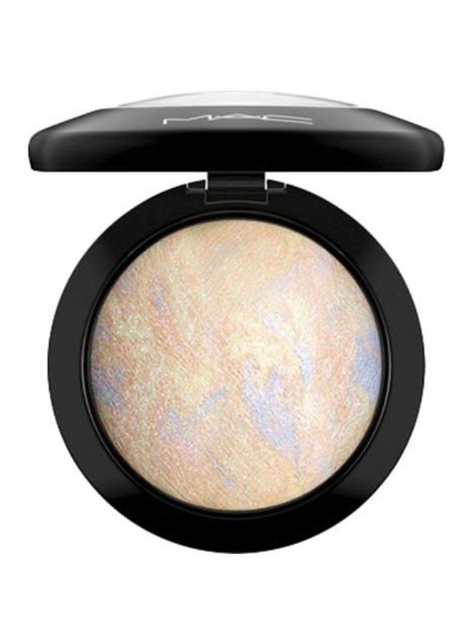 M.A.C Mineralize Skinfinish Face Highlighting Powder Lightscapade - Image 2