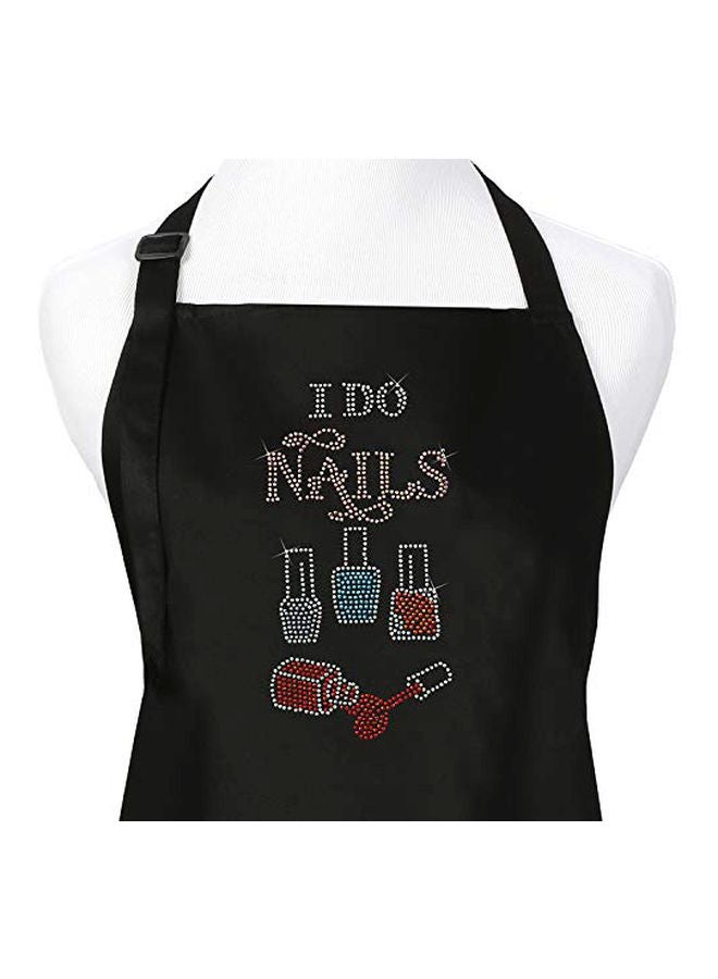 بلام هيل مريلة لأعمال التجميل والعناية بالأظافر مزينة بطبعة عبارة "I Do Nails" أسود  - Image 3