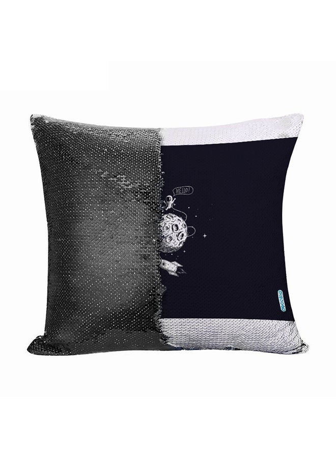وسادة ديكور مزينة بترتر قلاب وطبعة رائد فضاء أسود/ أبيض 45 x 45سم