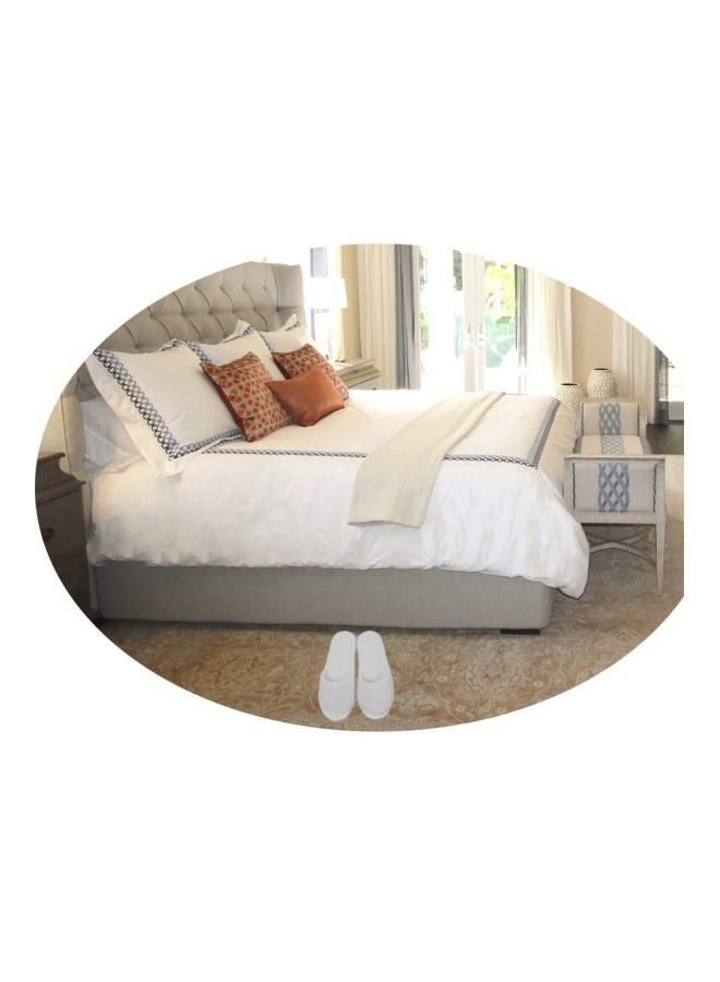 Luxehome Pair Of 20 SPA Slip-On Slippers White - Image 2